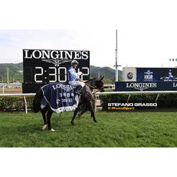 Longines Hong Kong International Races of Hong Kong - - Hong Kong, Sha Tin - 10 December 2023 - ph.Stefano Grasso/Longines Maxim Guyon on Junk wins the Longines Hong Kong Vase