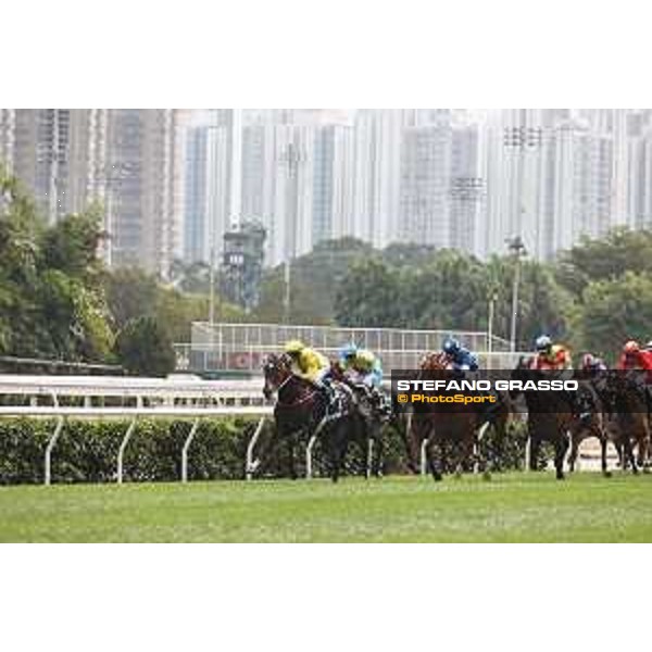 Longines Hong Kong International Races of Hong Kong - - Hong Kong, Sha Tin - 10 December 2023 - ph.Stefano Grasso/Longines Zac Purton on Lucky Sweynesse wins the Longines Hong Kong Sprint