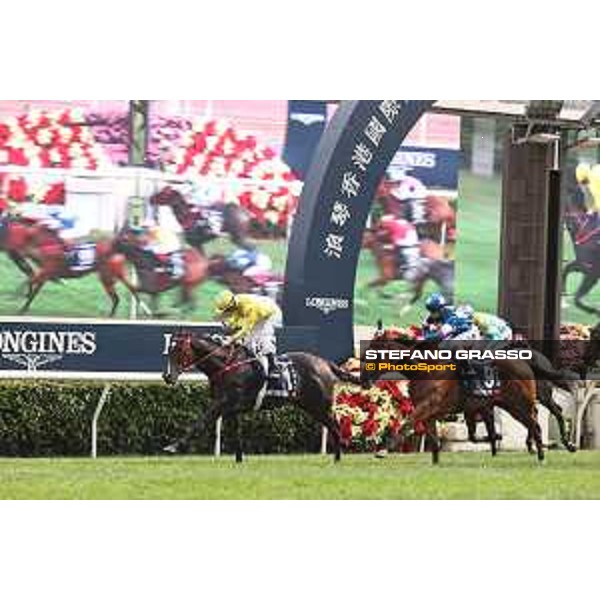 Longines Hong Kong International Races of Hong Kong - - Hong Kong, Sha Tin - 10 December 2023 - ph.Stefano Grasso/Longines Zac Purton on Lucky Sweynesse wins the Longines Hong Kong Sprint