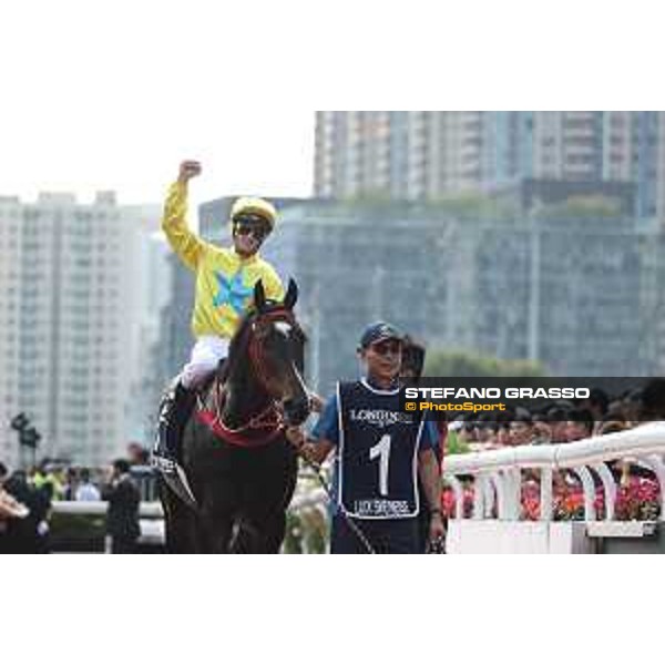 Longines Hong Kong International Races of Hong Kong - - Hong Kong, Sha Tin - 10 December 2023 - ph.Stefano Grasso/Longines Zac Purton on Lucky Sweynesse wins the Longines Hong Kong Sprint