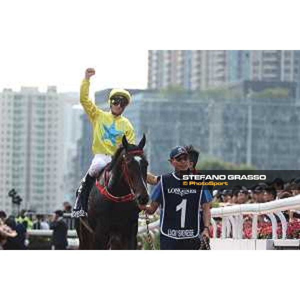 Longines Hong Kong International Races of Hong Kong - - Hong Kong, Sha Tin - 10 December 2023 - ph.Stefano Grasso/Longines Zac Purton on Lucky Sweynesse wins the Longines Hong Kong Sprint