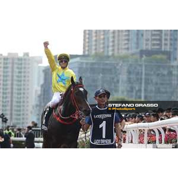 Longines Hong Kong International Races of Hong Kong - - Hong Kong, Sha Tin - 10 December 2023 - ph.Stefano Grasso/Longines Zac Purton on Lucky Sweynesse wins the Longines Hong Kong Sprint