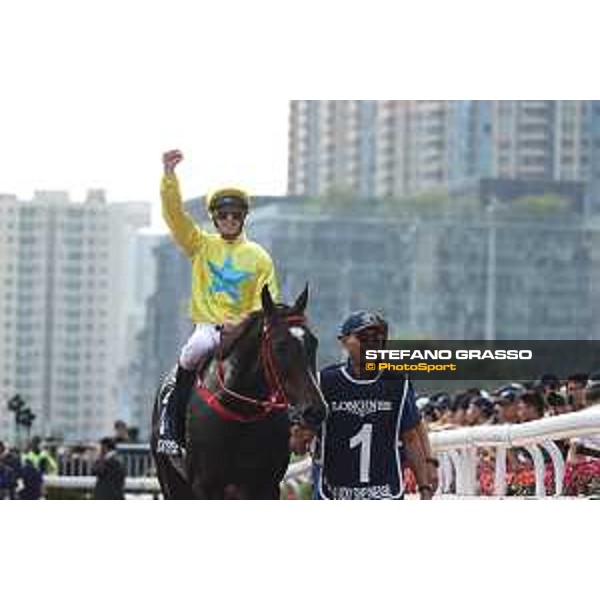 Longines Hong Kong International Races of Hong Kong - - Hong Kong, Sha Tin - 10 December 2023 - ph.Stefano Grasso/Longines Zac Purton on Lucky Sweynesse wins the Longines Hong Kong Sprint