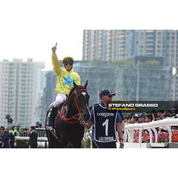 Longines Hong Kong International Races of Hong Kong - - Hong Kong, Sha Tin - 10 December 2023 - ph.Stefano Grasso/Longines Zac Purton on Lucky Sweynesse wins the Longines Hong Kong Sprint