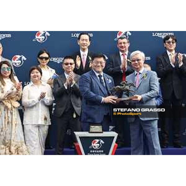 Longines Hong Kong International Races of Hong Kong - - Hong Kong, Sha Tin - 10 December 2023 - ph.Stefano Grasso/Longines Zac Purton on Lucky Sweynesse wins the Longines Hong Kong Sprint