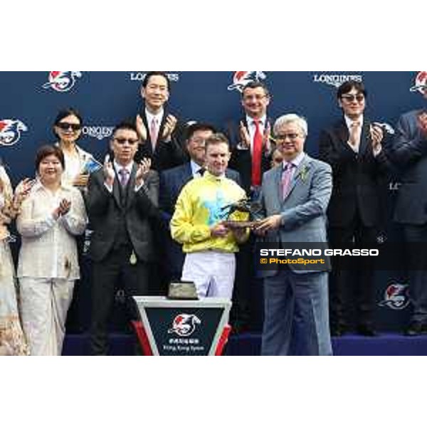 Longines Hong Kong International Races of Hong Kong - - Hong Kong, Sha Tin - 10 December 2023 - ph.Stefano Grasso/Longines Zac Purton on Lucky Sweynesse wins the Longines Hong Kong Sprint