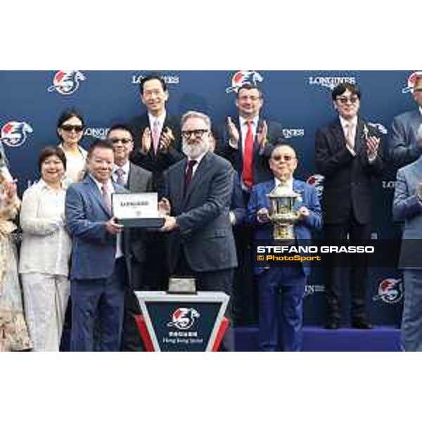 Longines Hong Kong International Races of Hong Kong - - Hong Kong, Sha Tin - 10 December 2023 - ph.Stefano Grasso/Longines Zac Purton on Lucky Sweynesse wins the Longines Hong Kong Sprint