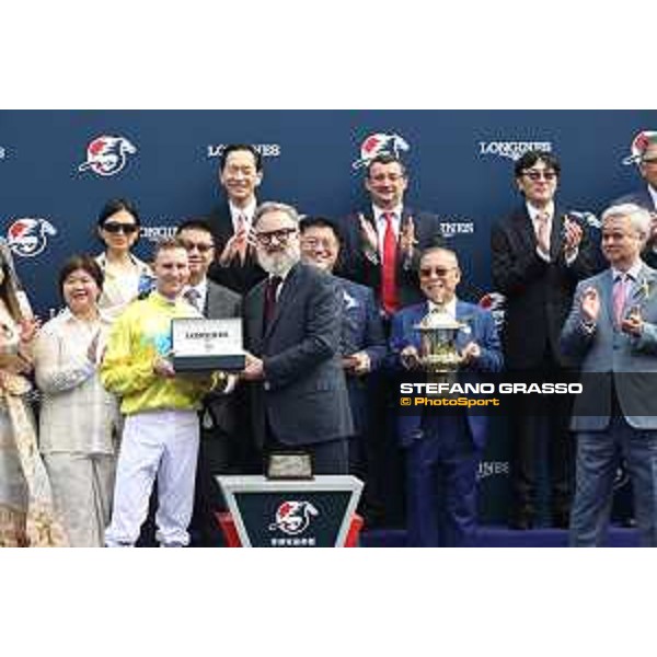 Longines Hong Kong International Races of Hong Kong - - Hong Kong, Sha Tin - 10 December 2023 - ph.Stefano Grasso/Longines Zac Purton on Lucky Sweynesse wins the Longines Hong Kong Sprint