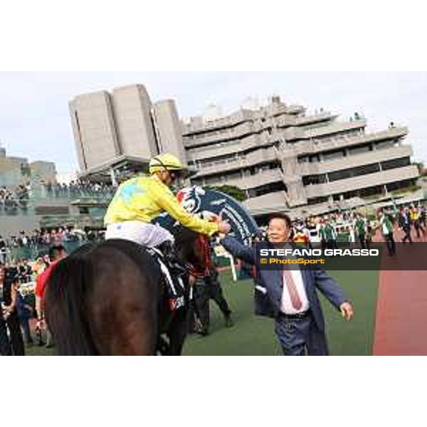 Longines Hong Kong International Races of Hong Kong - - Hong Kong, Sha Tin - 10 December 2023 - ph.Stefano Grasso/Longines Zac Purton on Lucky Sweynesse wins the Longines Hong Kong Sprint