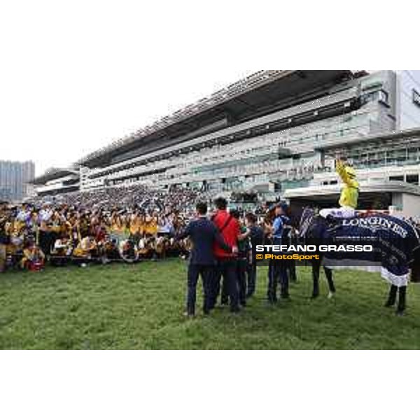 Longines Hong Kong International Races of Hong Kong - - Hong Kong, Sha Tin - 10 December 2023 - ph.Stefano Grasso/Longines Zac Purton on Lucky Sweynesse wins the Longines Hong Kong Sprint