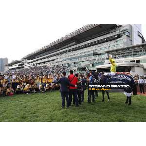 Longines Hong Kong International Races of Hong Kong - - Hong Kong, Sha Tin - 10 December 2023 - ph.Stefano Grasso/Longines Zac Purton on Lucky Sweynesse wins the Longines Hong Kong Sprint