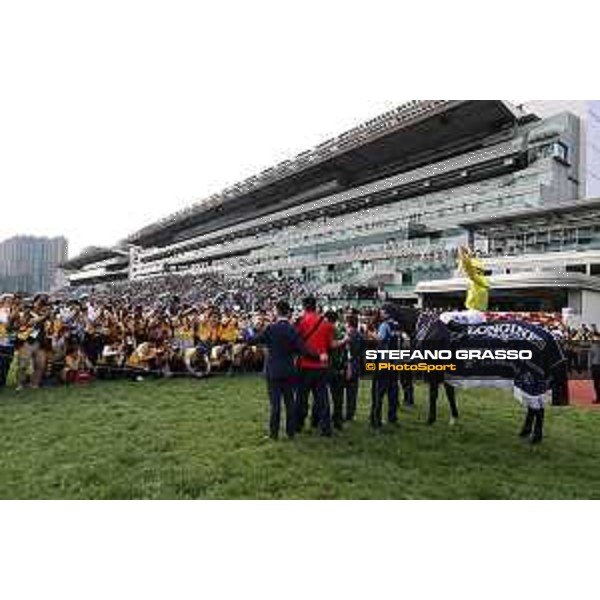 Longines Hong Kong International Races of Hong Kong - - Hong Kong, Sha Tin - 10 December 2023 - ph.Stefano Grasso/Longines Zac Purton on Lucky Sweynesse wins the Longines Hong Kong Sprint