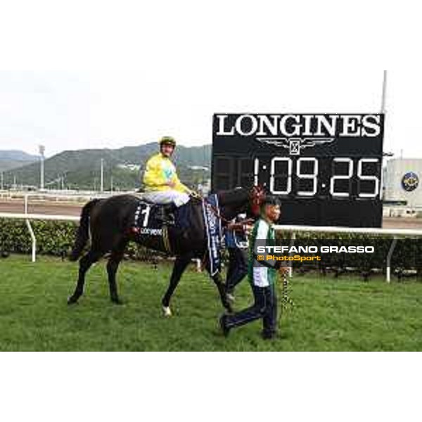 Longines Hong Kong International Races of Hong Kong - - Hong Kong, Sha Tin - 10 December 2023 - ph.Stefano Grasso/Longines Zac Purton on Lucky Sweynesse wins the Longines Hong Kong Sprint