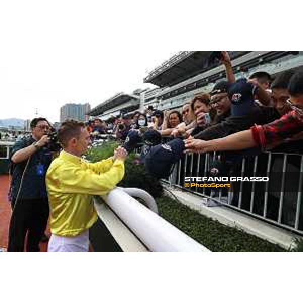 Longines Hong Kong International Races of Hong Kong - - Hong Kong, Sha Tin - 10 December 2023 - ph.Stefano Grasso/Longines Zac Purton on Lucky Sweynesse wins the Longines Hong Kong Sprint