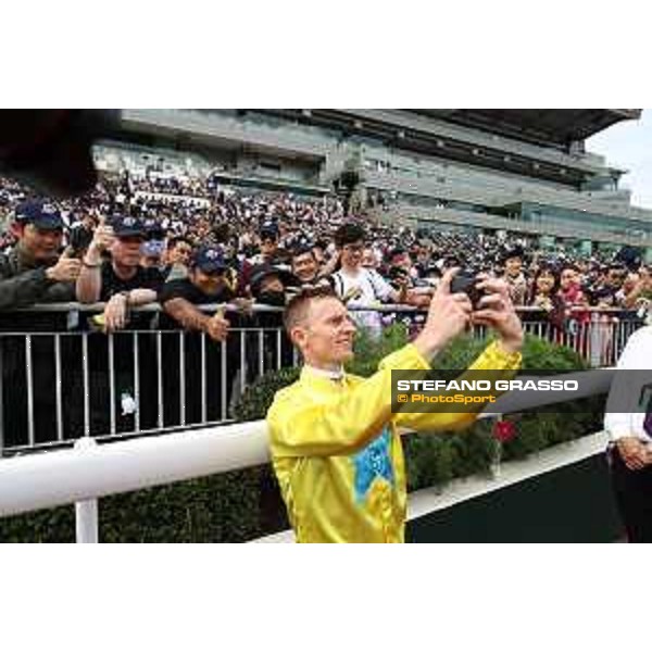 Longines Hong Kong International Races of Hong Kong - - Hong Kong, Sha Tin - 10 December 2023 - ph.Stefano Grasso/Longines Zac Purton on Lucky Sweynesse wins the Longines Hong Kong Sprint