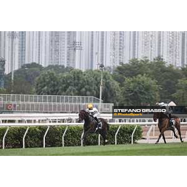 Longines Hong Kong International Races of Hong Kong - - Hong Kong, Sha Tin - 10 December 2023 - ph.Stefano Grasso/Longines Vincent Ho on Golden Sixty wins the Longines Hong Kong Mile