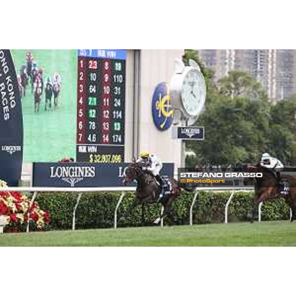 Longines Hong Kong International Races of Hong Kong - - Hong Kong, Sha Tin - 10 December 2023 - ph.Stefano Grasso/Longines Vincent Ho on Golden Sixty wins the Longines Hong Kong Mile