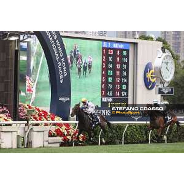 Longines Hong Kong International Races of Hong Kong - - Hong Kong, Sha Tin - 10 December 2023 - ph.Stefano Grasso/Longines Vincent Ho on Golden Sixty wins the Longines Hong Kong Mile