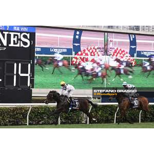 Longines Hong Kong International Races of Hong Kong - - Hong Kong, Sha Tin - 10 December 2023 - ph.Stefano Grasso/Longines Vincent Ho on Golden Sixty wins the Longines Hong Kong Mile