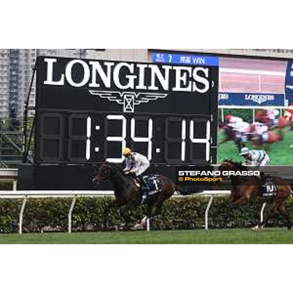 Longines Hong Kong International Races of Hong Kong - - Hong Kong, Sha Tin - 10 December 2023 - ph.Stefano Grasso/Longines Vincent Ho on Golden Sixty wins the Longines Hong Kong Mile