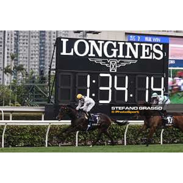 Longines Hong Kong International Races of Hong Kong - - Hong Kong, Sha Tin - 10 December 2023 - ph.Stefano Grasso/Longines Vincent Ho on Golden Sixty wins the Longines Hong Kong Mile