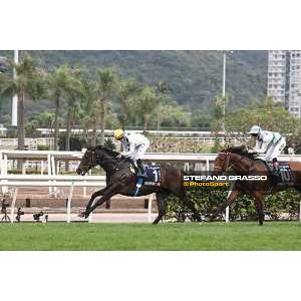 Longines Hong Kong International Races of Hong Kong - - Hong Kong, Sha Tin - 10 December 2023 - ph.Stefano Grasso/Longines Vincent Ho on Golden Sixty wins the Longines Hong Kong Mile