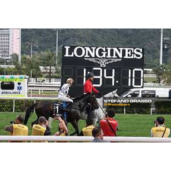 Longines Hong Kong International Races of Hong Kong - - Hong Kong, Sha Tin - 10 December 2023 - ph.Stefano Grasso/Longines Vincent Ho on Golden Sixty wins the Longines Hong Kong Mile