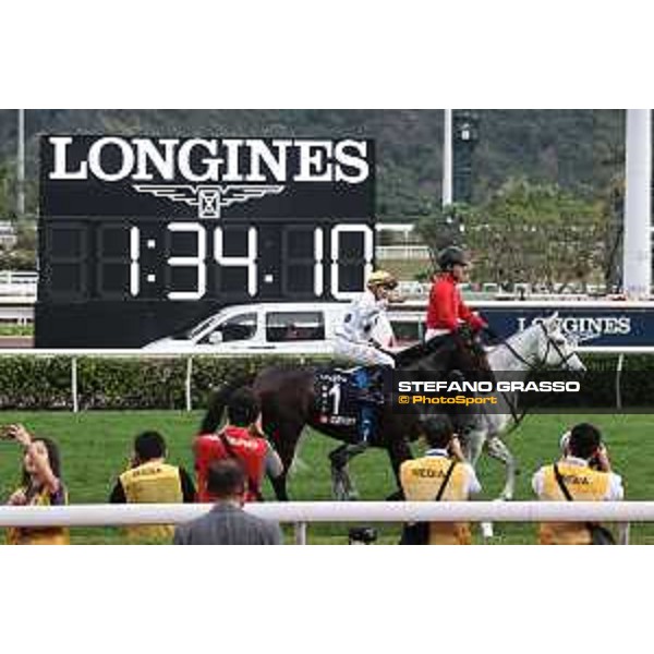 Longines Hong Kong International Races of Hong Kong - - Hong Kong, Sha Tin - 10 December 2023 - ph.Stefano Grasso/Longines Vincent Ho on Golden Sixty wins the Longines Hong Kong Mile