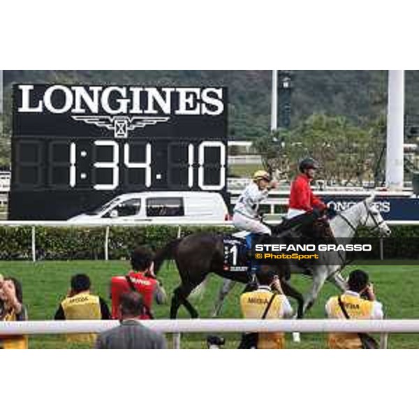 Longines Hong Kong International Races of Hong Kong - - Hong Kong, Sha Tin - 10 December 2023 - ph.Stefano Grasso/Longines Vincent Ho on Golden Sixty wins the Longines Hong Kong Mile