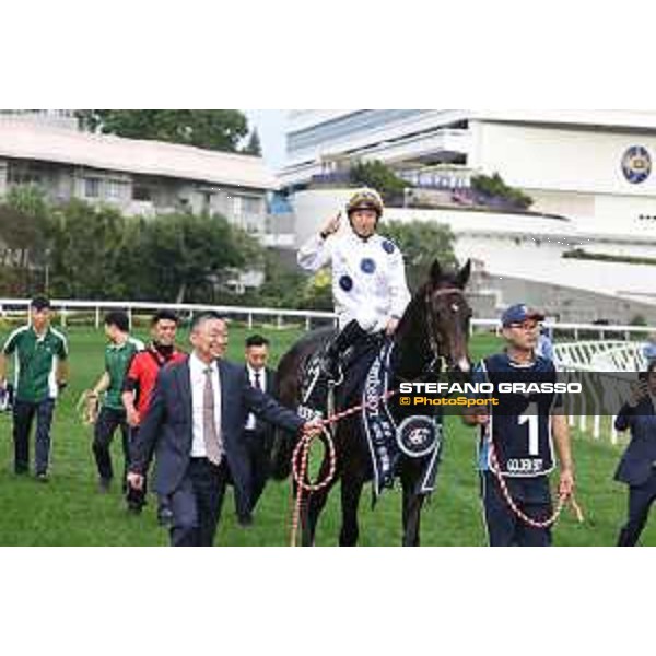 Longines Hong Kong International Races of Hong Kong - - Hong Kong, Sha Tin - 10 December 2023 - ph.Stefano Grasso/Longines Vincent Ho on Golden Sixty wins the Longines Hong Kong Mile