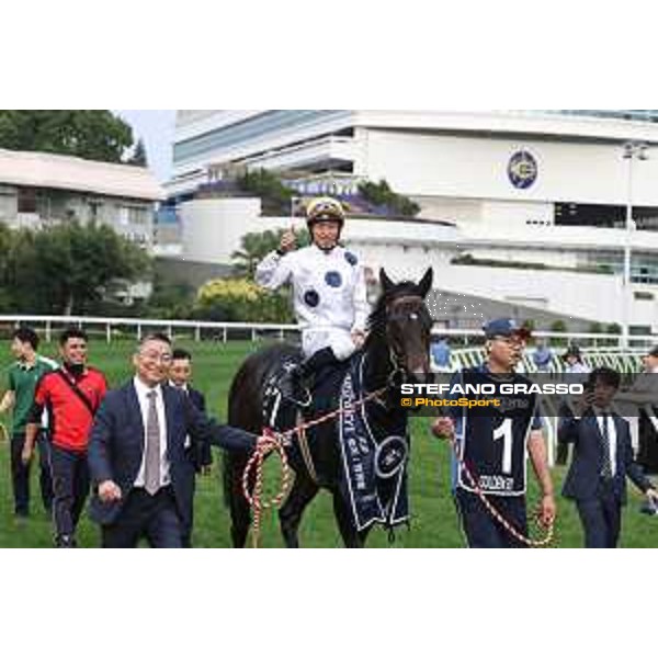 Longines Hong Kong International Races of Hong Kong - - Hong Kong, Sha Tin - 10 December 2023 - ph.Stefano Grasso/Longines Vincent Ho on Golden Sixty wins the Longines Hong Kong Mile