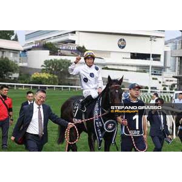 Longines Hong Kong International Races of Hong Kong - - Hong Kong, Sha Tin - 10 December 2023 - ph.Stefano Grasso/Longines Vincent Ho on Golden Sixty wins the Longines Hong Kong Mile