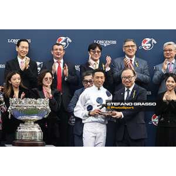 Longines Hong Kong International Races of Hong Kong - - Hong Kong, Sha Tin - 10 December 2023 - ph.Stefano Grasso/Longines Vincent Ho on Golden Sixty wins the Longines Hong Kong Mile