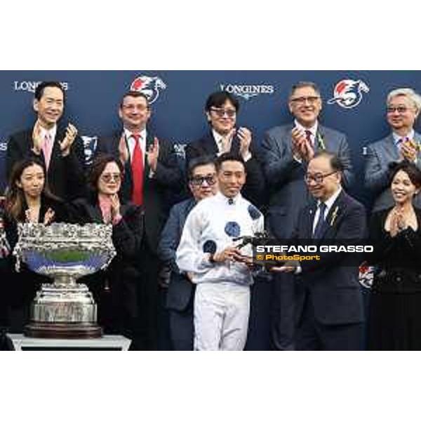 Longines Hong Kong International Races of Hong Kong - - Hong Kong, Sha Tin - 10 December 2023 - ph.Stefano Grasso/Longines Vincent Ho on Golden Sixty wins the Longines Hong Kong Mile