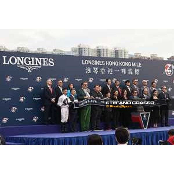 Longines Hong Kong International Races of Hong Kong - - Hong Kong, Sha Tin - 10 December 2023 - ph.Stefano Grasso/Longines Vincent Ho on Golden Sixty wins the Longines Hong Kong Mile