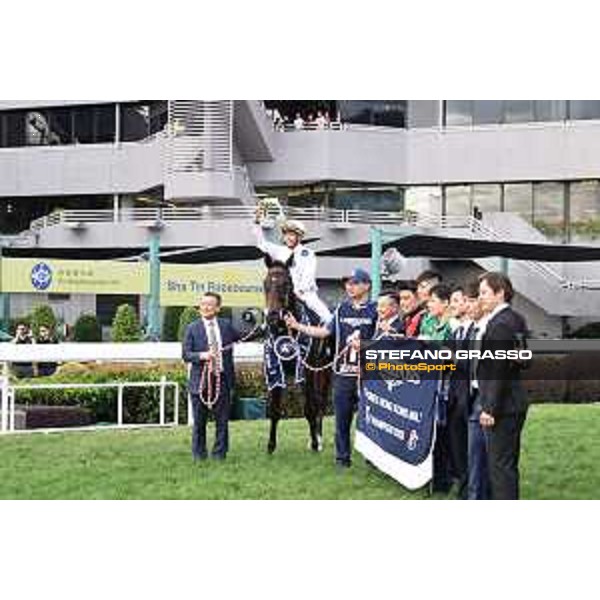 Longines Hong Kong International Races of Hong Kong - - Hong Kong, Sha Tin - 10 December 2023 - ph.Stefano Grasso/Longines Vincent Ho on Golden Sixty wins the Longines Hong Kong Mile