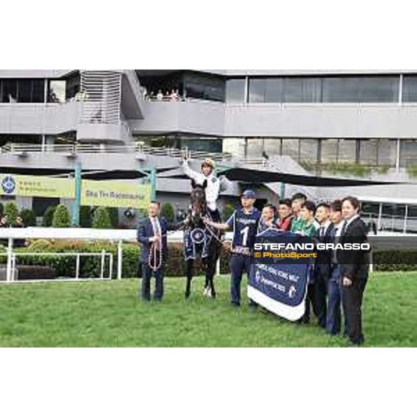 Longines Hong Kong International Races of Hong Kong - - Hong Kong, Sha Tin - 10 December 2023 - ph.Stefano Grasso/Longines Vincent Ho on Golden Sixty wins the Longines Hong Kong Mile