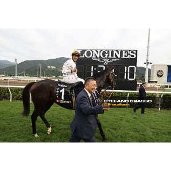 Longines Hong Kong International Races of Hong Kong - - Hong Kong, Sha Tin - 10 December 2023 - ph.Stefano Grasso/Longines Vincent Ho on Golden Sixty wins the Longines Hong Kong Mile