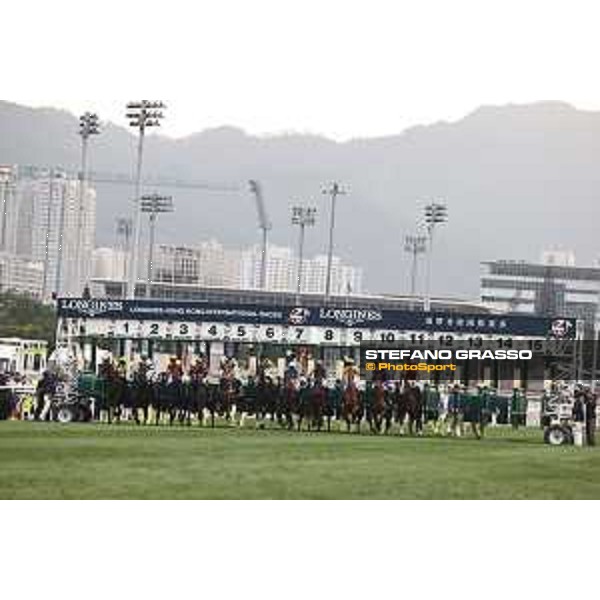 Longines Hong Kong International Races of Hong Kong - - Hong Kong, Sha Tin - 10 December 2023 - ph.Stefano Grasso/Longines James McDonald on Romantic Warrior wins the Longines Hong Kong Cup