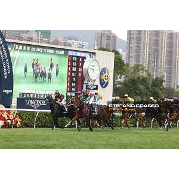 Longines Hong Kong International Races of Hong Kong - - Hong Kong, Sha Tin - 10 December 2023 - ph.Stefano Grasso/Longines James McDonald on Romantic Warrior wins the Longines Hong Kong Cup