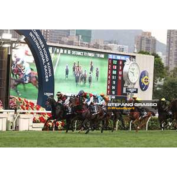 Longines Hong Kong International Races of Hong Kong - - Hong Kong, Sha Tin - 10 December 2023 - ph.Stefano Grasso/Longines James McDonald on Romantic Warrior wins the Longines Hong Kong Cup