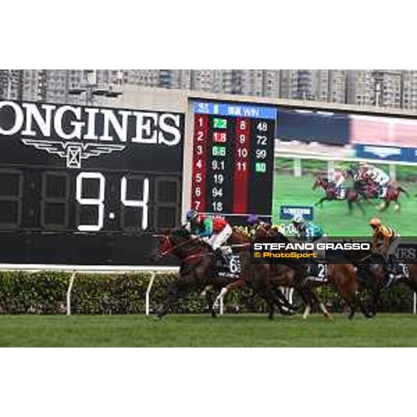 Longines Hong Kong International Races of Hong Kong - - Hong Kong, Sha Tin - 10 December 2023 - ph.Stefano Grasso/Longines James McDonald on Romantic Warrior wins the Longines Hong Kong Cup