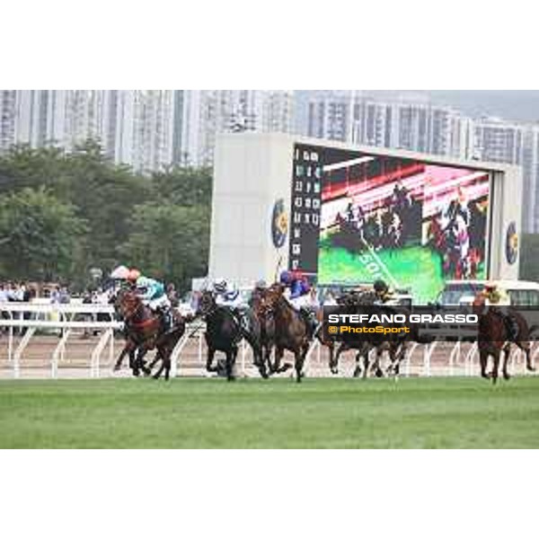 Longines Hong Kong International Races of Hong Kong - - Hong Kong, Sha Tin - 10 December 2023 - ph.Stefano Grasso/Longines James McDonald on Romantic Warrior wins the Longines Hong Kong Cup