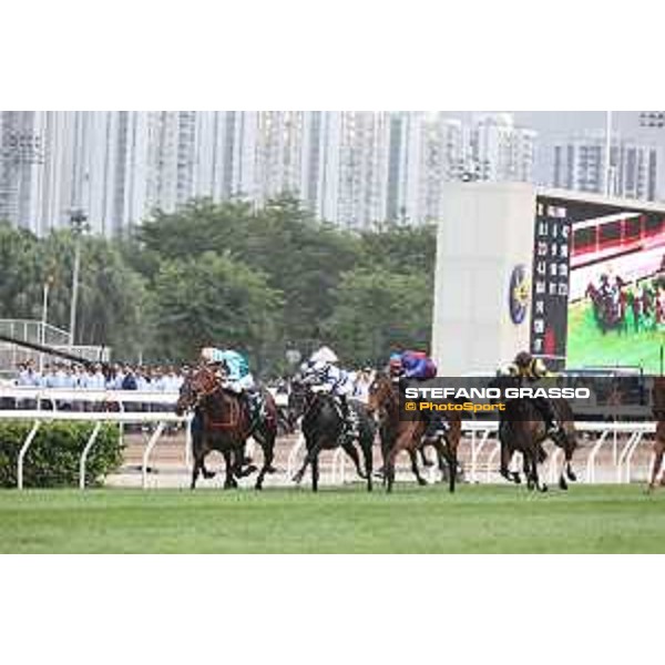 Longines Hong Kong International Races of Hong Kong - - Hong Kong, Sha Tin - 10 December 2023 - ph.Stefano Grasso/Longines James McDonald on Romantic Warrior wins the Longines Hong Kong Cup