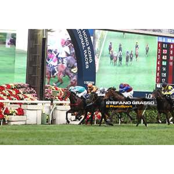 Longines Hong Kong International Races of Hong Kong - - Hong Kong, Sha Tin - 10 December 2023 - ph.Stefano Grasso/Longines James McDonald on Romantic Warrior wins the Longines Hong Kong Cup