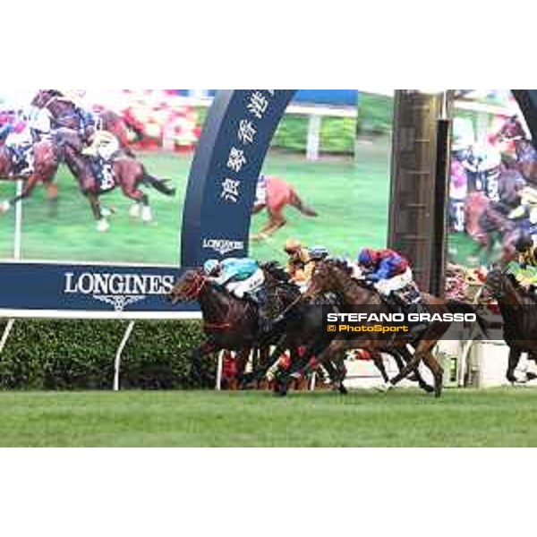 Longines Hong Kong International Races of Hong Kong - - Hong Kong, Sha Tin - 10 December 2023 - ph.Stefano Grasso/Longines James McDonald on Romantic Warrior wins the Longines Hong Kong Cup