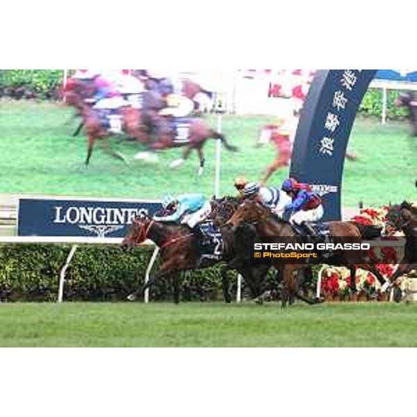 Longines Hong Kong International Races of Hong Kong - - Hong Kong, Sha Tin - 10 December 2023 - ph.Stefano Grasso/Longines James McDonald on Romantic Warrior wins the Longines Hong Kong Cup