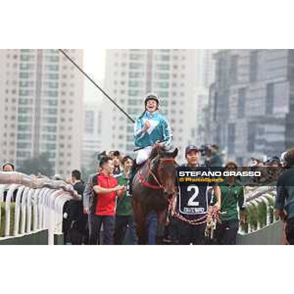 Longines Hong Kong International Races of Hong Kong - - Hong Kong, Sha Tin - 10 December 2023 - ph.Stefano Grasso/Longines James McDonald on Romantic Warrior wins the Longines Hong Kong Cup