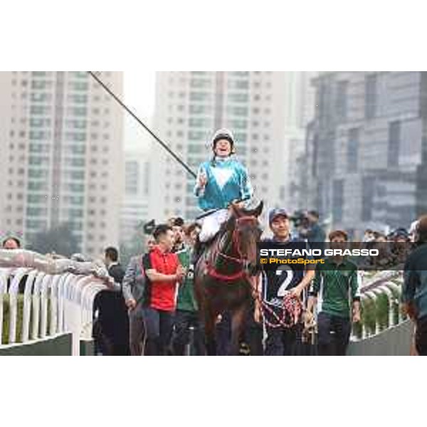 Longines Hong Kong International Races of Hong Kong - - Hong Kong, Sha Tin - 10 December 2023 - ph.Stefano Grasso/Longines James McDonald on Romantic Warrior wins the Longines Hong Kong Cup