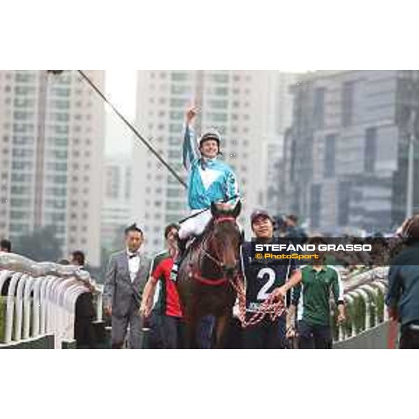 Longines Hong Kong International Races of Hong Kong - - Hong Kong, Sha Tin - 10 December 2023 - ph.Stefano Grasso/Longines James McDonald on Romantic Warrior wins the Longines Hong Kong Cup